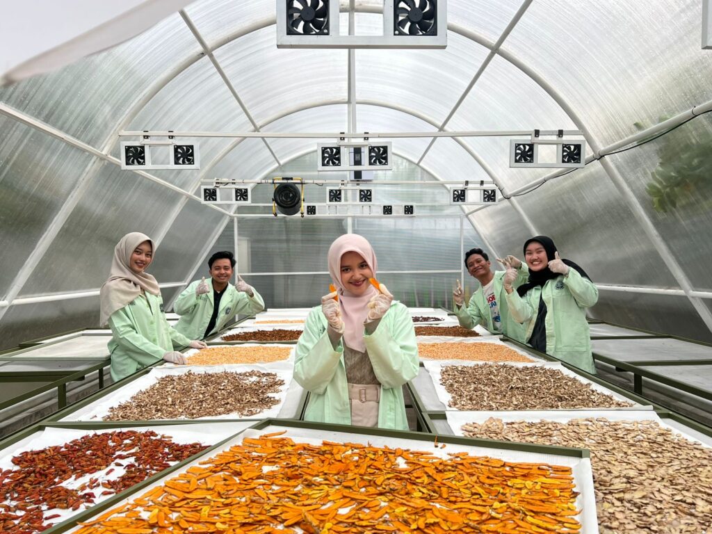 Pengeringan Hasil Panen Lebih Cepat dan Higienis di Kebun Dakwah...